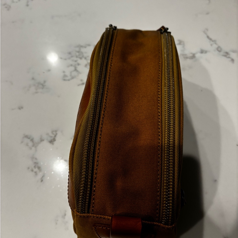 Orvis Tan and Brown Toiletry Bag - Picture 3 of 11